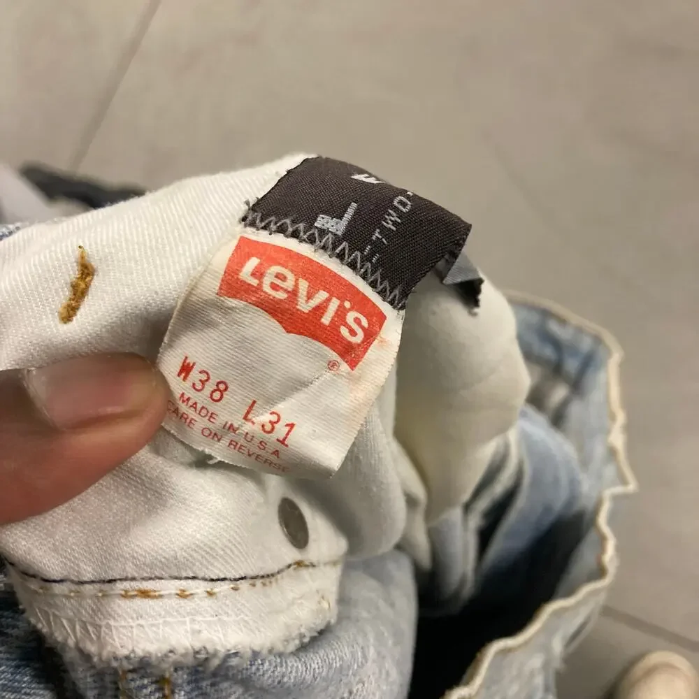 Baggy 90s paper tab Levis Jeans 38x31
